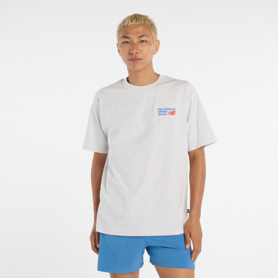 NEW BALANCE - ATHLETICS PREMIUM LOGO T-SHIRT - GRIS
